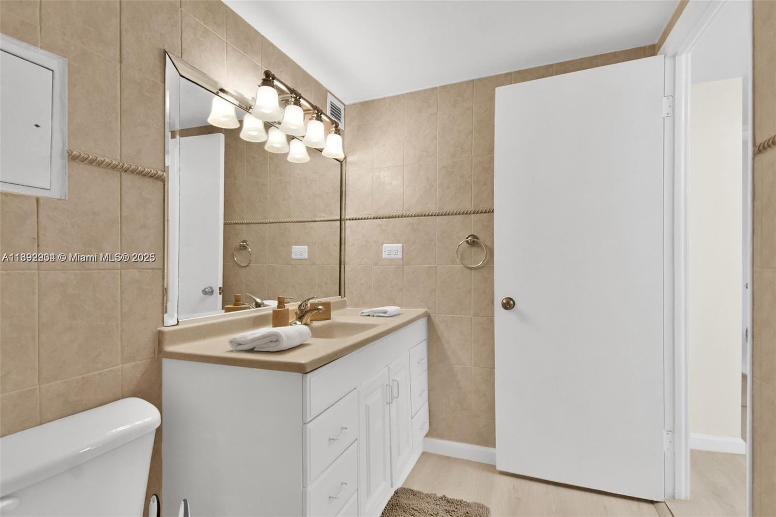 RONEY PALACE CONDO - Residential Lease