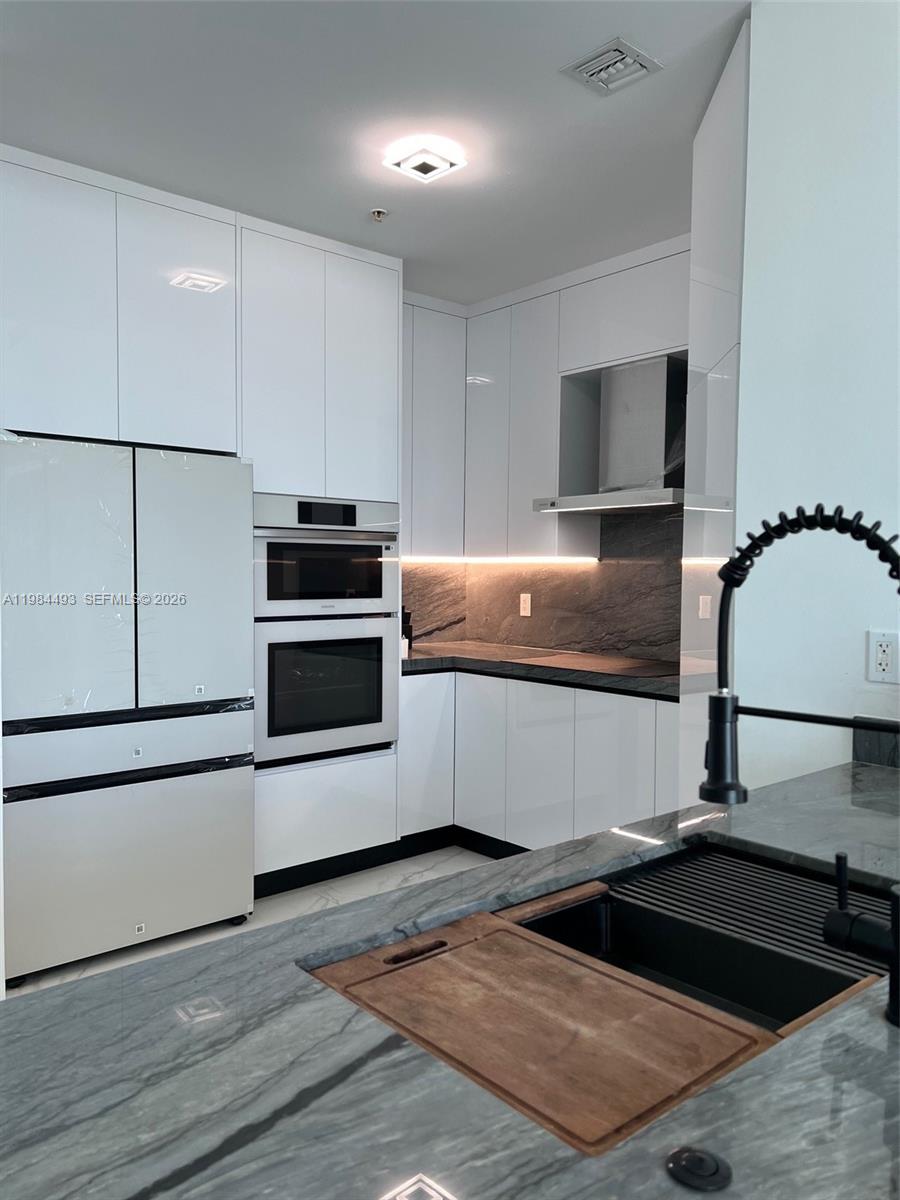 360 CONDO B - Residential