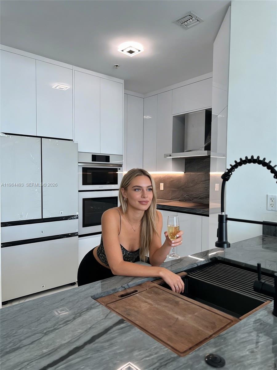 360 CONDO B - Residential