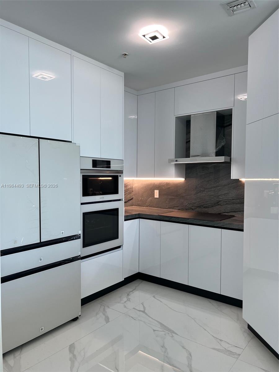 360 CONDO B - Residential