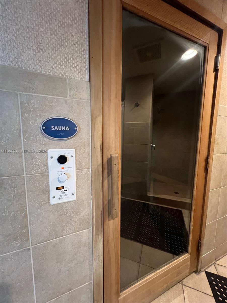 360 CONDO B - Residential