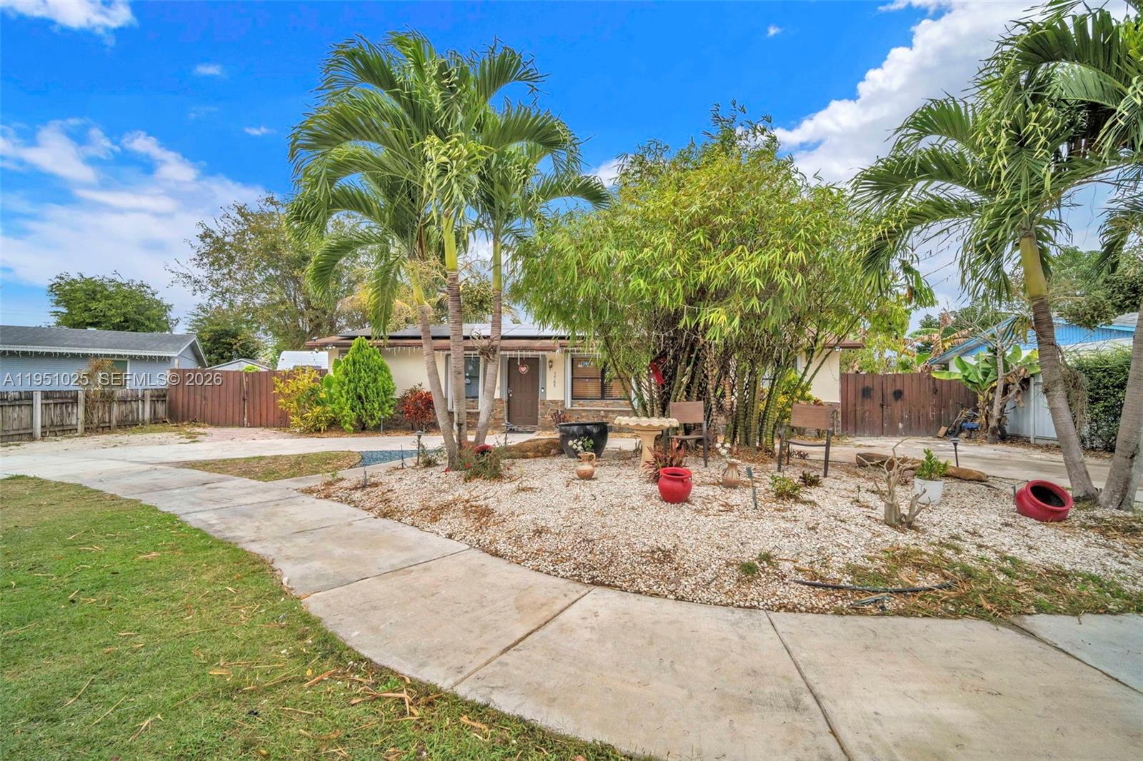 AVOCADO VILLAS - Residential