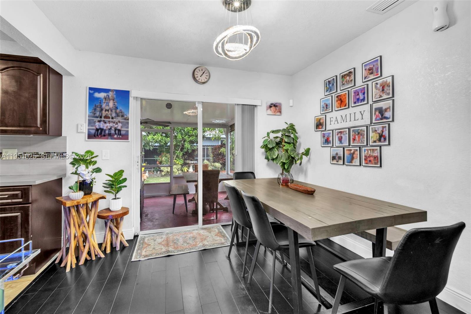 AVOCADO VILLAS - Residential