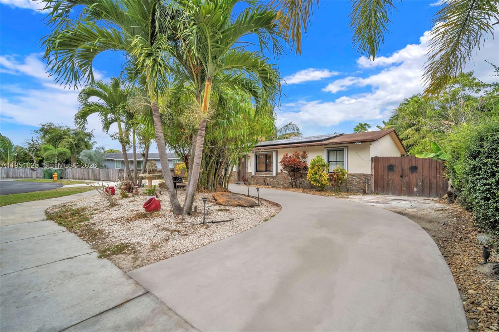 AVOCADO VILLAS - Residential