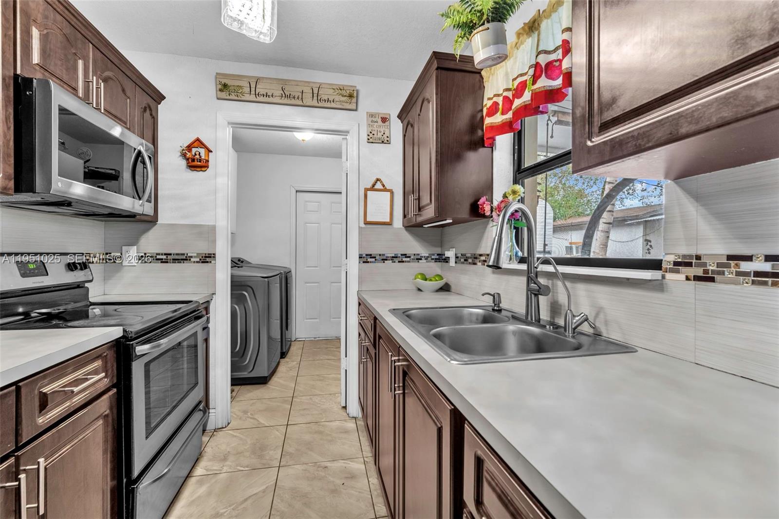 AVOCADO VILLAS - Residential