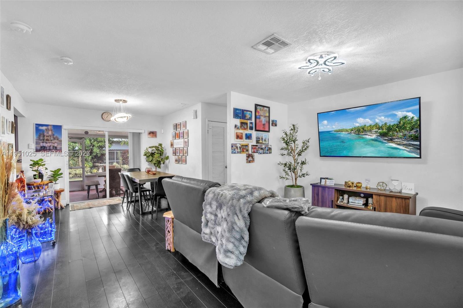 AVOCADO VILLAS - Residential