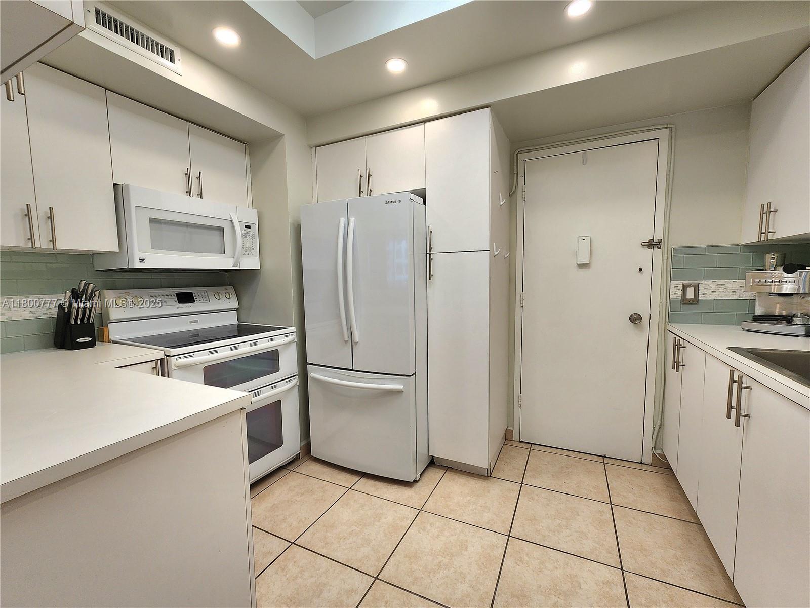 ALEXANDER TOWERS CONDO - Residential Lease