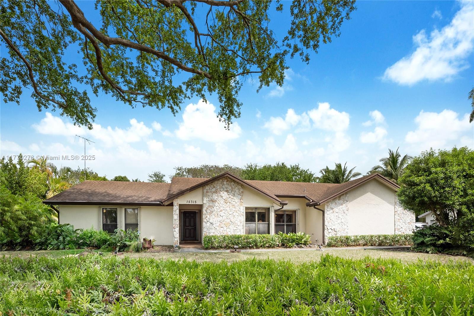 15315 Sw 167th St, Miami, Broward County, Florida - 4 Bedrooms  
2 Bathrooms - 