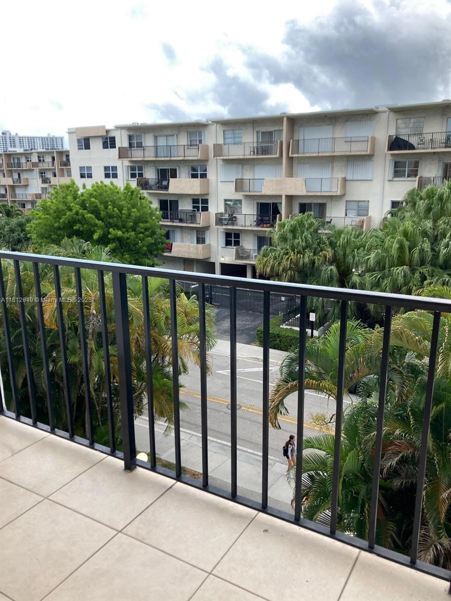 18100 Atlantic Blvd 403