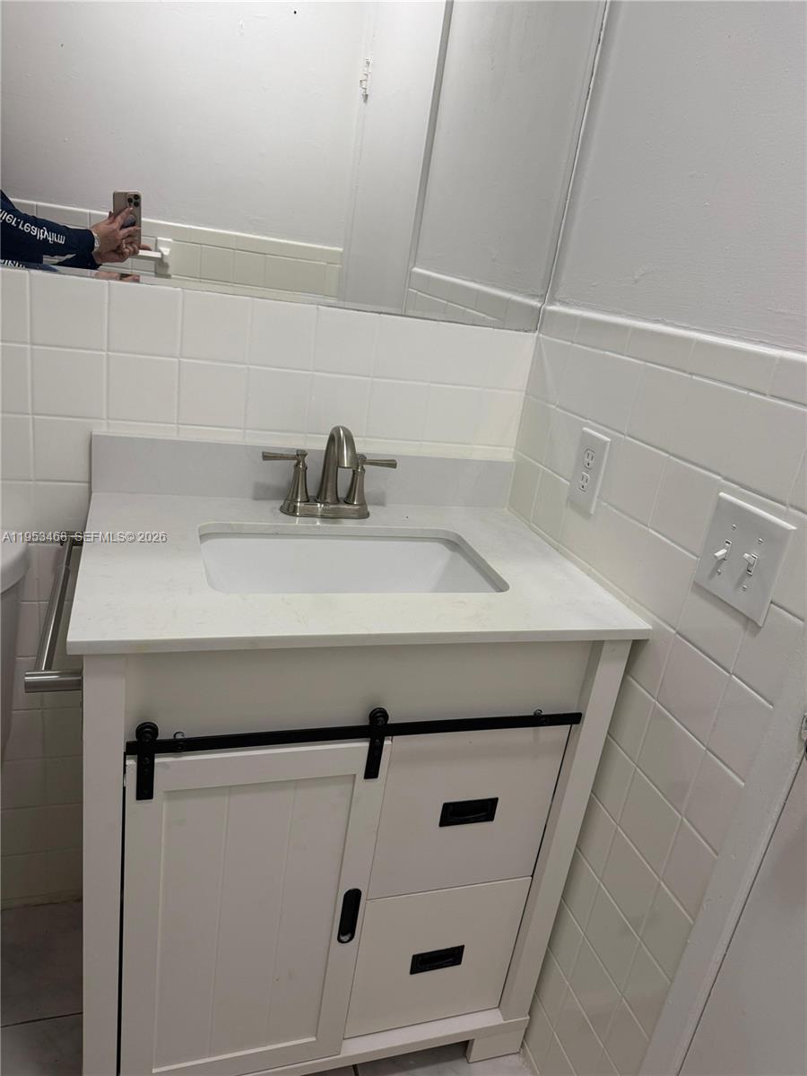 KINGS WAY CONDO APTS 1 IN - Residential