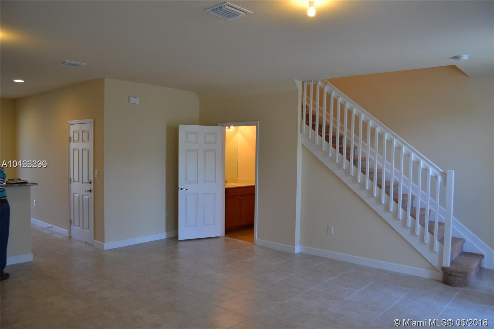 KENDALL COMMONS TOWNHOMES - Residential Lease