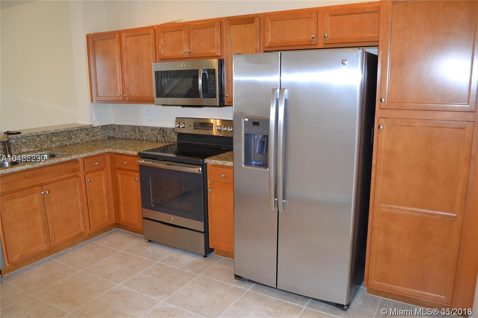 KENDALL COMMONS TOWNHOMES - Residential Lease