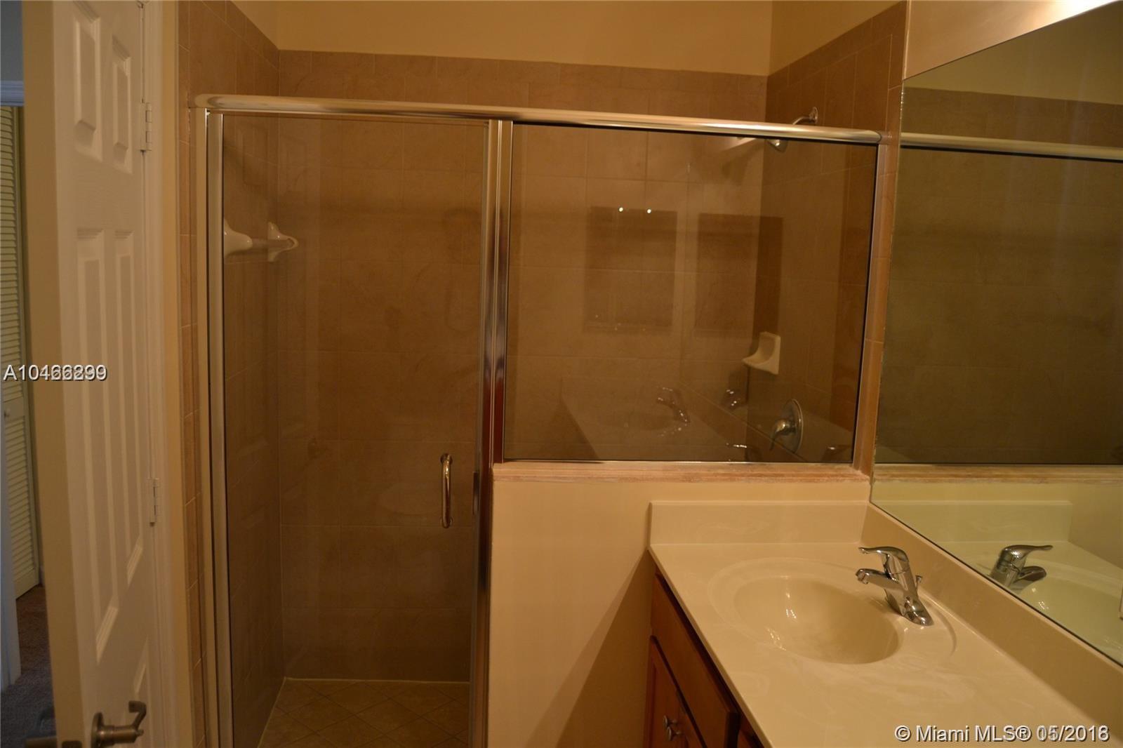 KENDALL COMMONS TOWNHOMES - Residential Lease