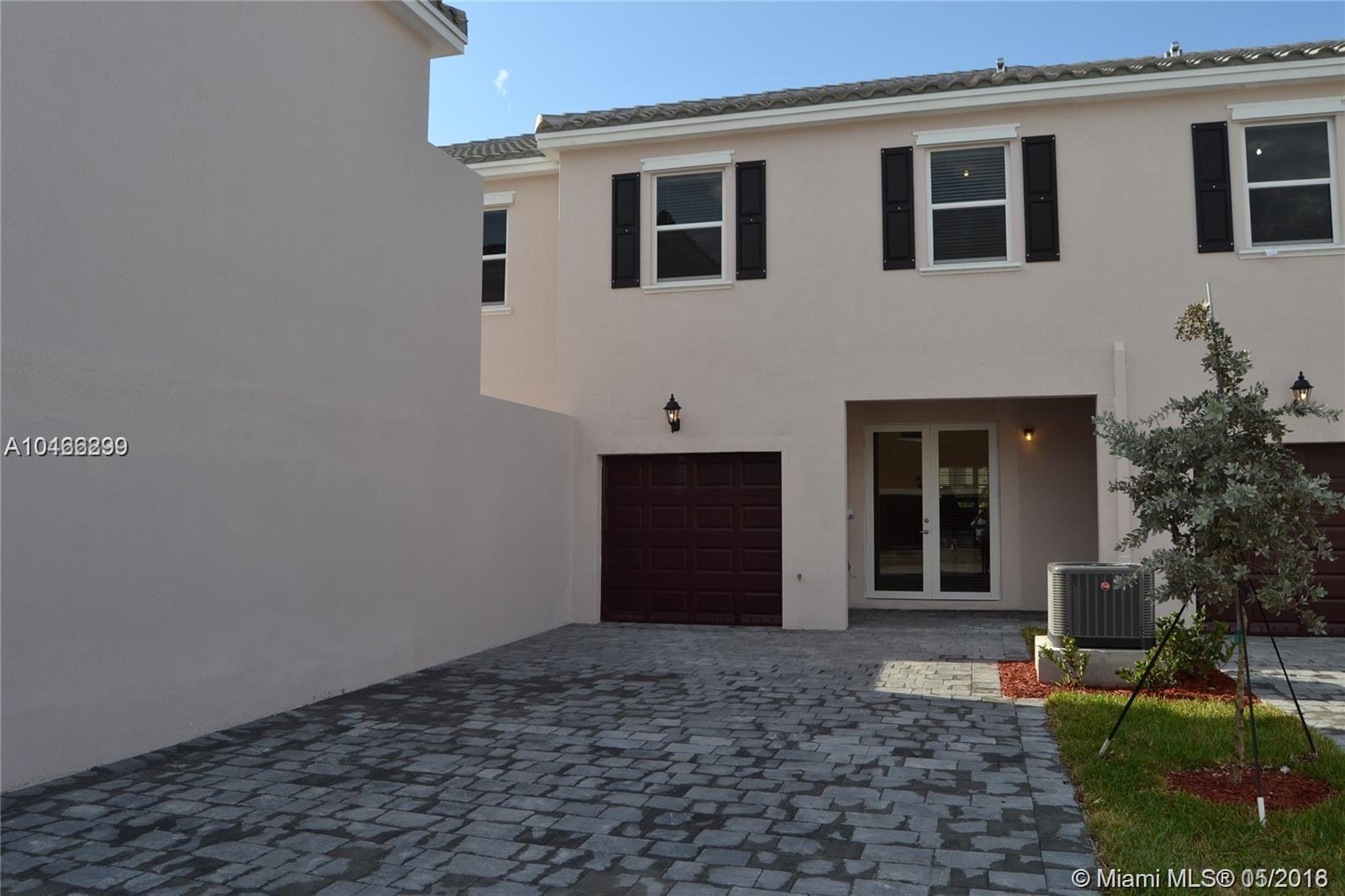 KENDALL COMMONS TOWNHOMES - Residential Lease