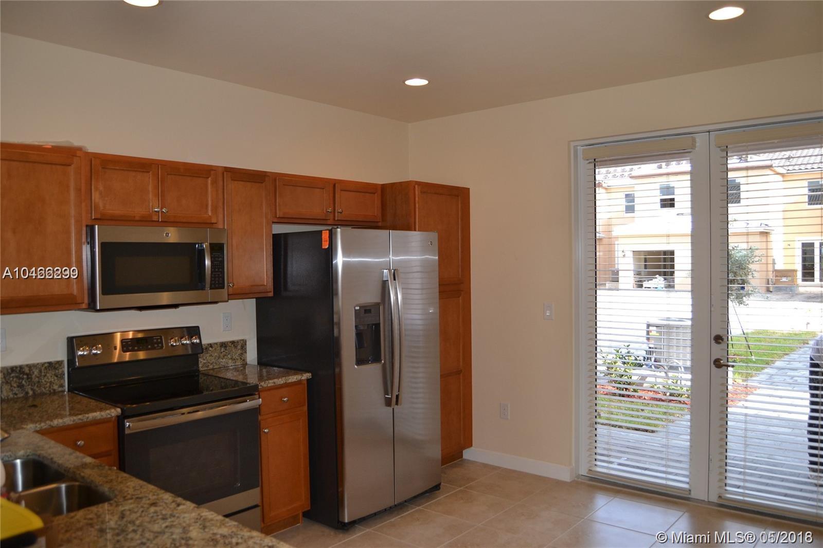 KENDALL COMMONS TOWNHOMES - Residential Lease