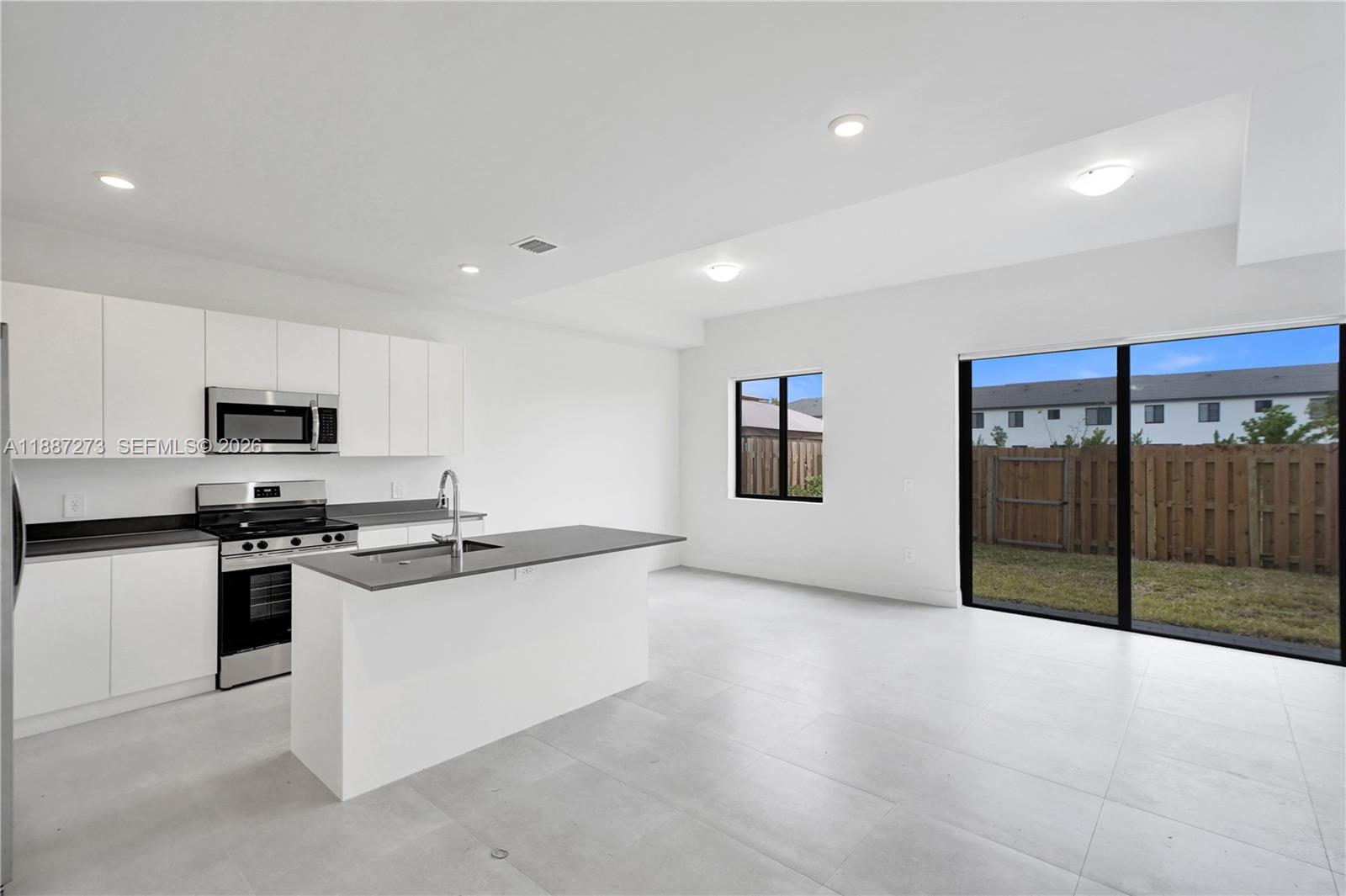 CENTURY PARK SQUARE - Residential