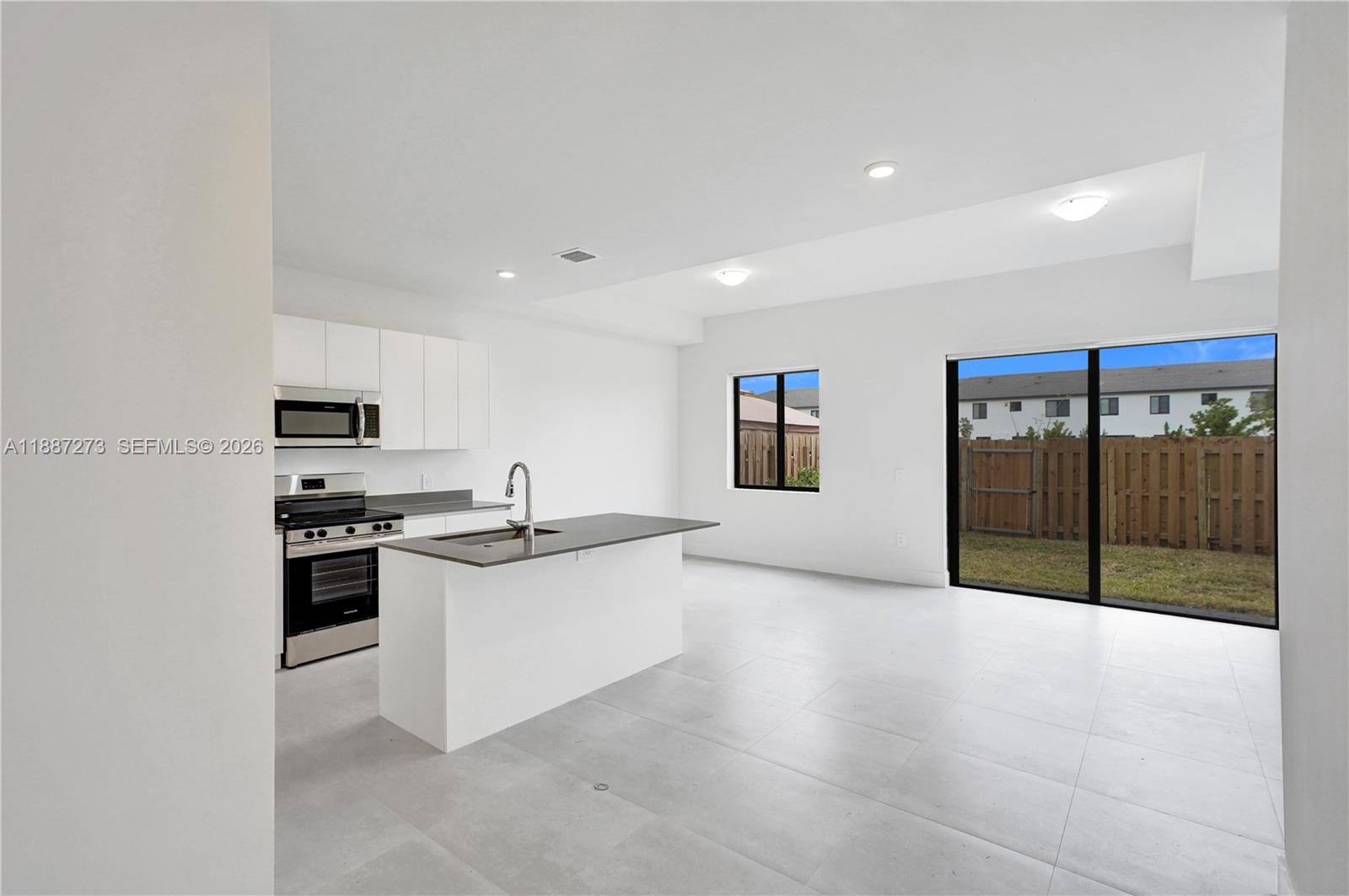 CENTURY PARK SQUARE - Residential