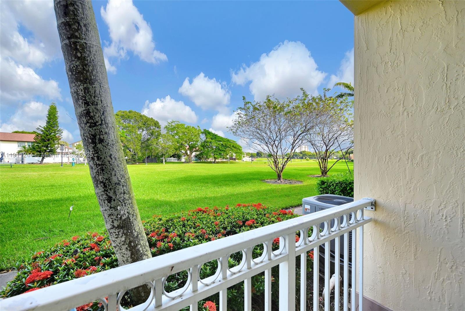 FONTAINBLEAU LAKES COURTY - Residential Lease