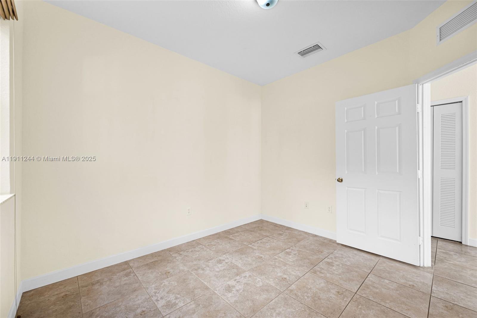 FONTAINBLEAU LAKES COURTY - Residential Lease