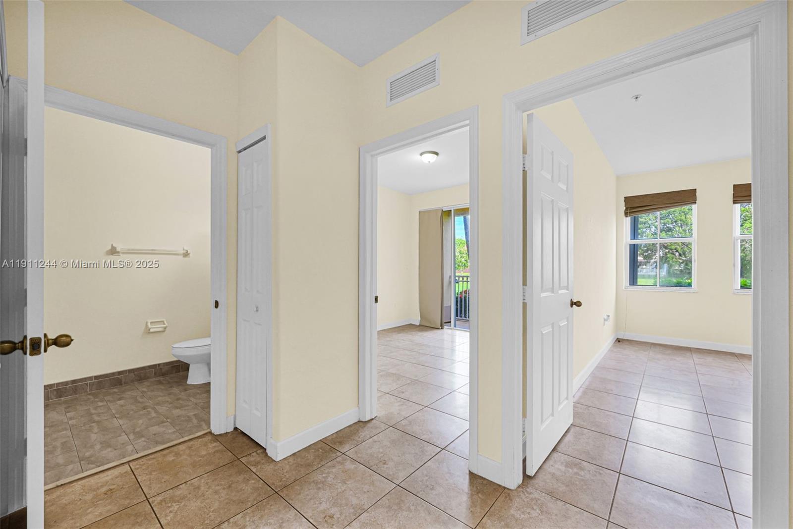 FONTAINBLEAU LAKES COURTY - Residential Lease