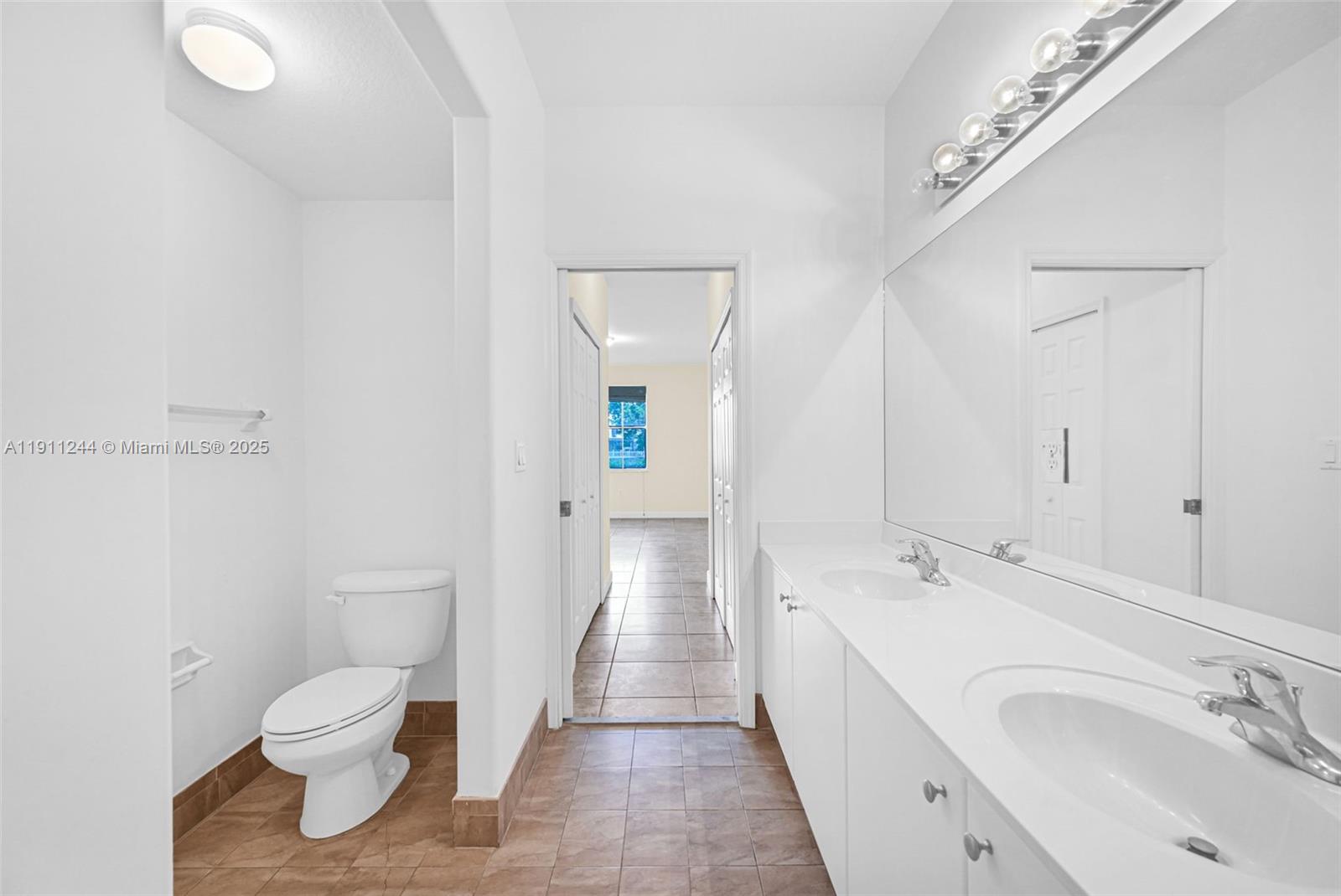 FONTAINBLEAU LAKES COURTY - Residential Lease