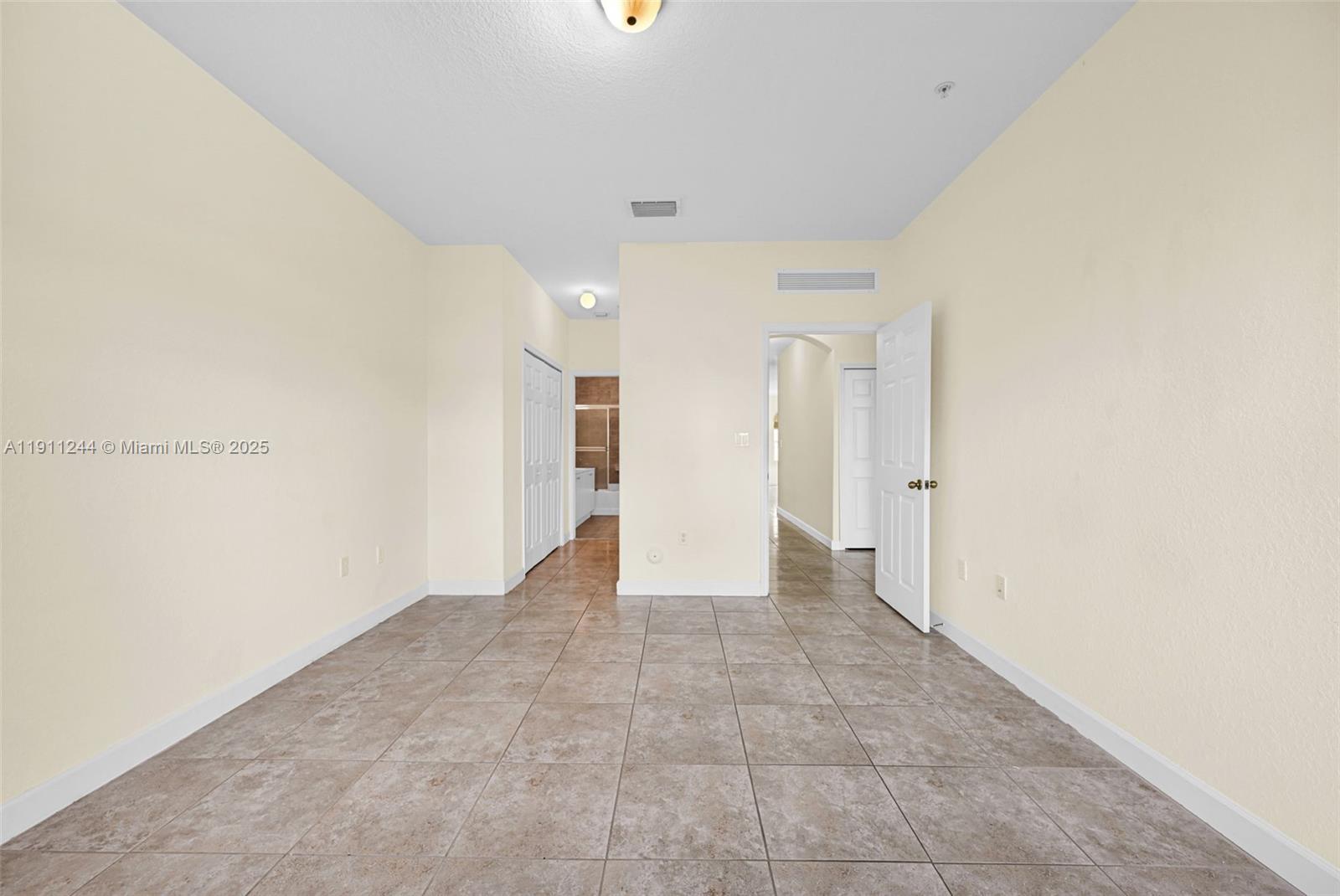 FONTAINBLEAU LAKES COURTY - Residential Lease