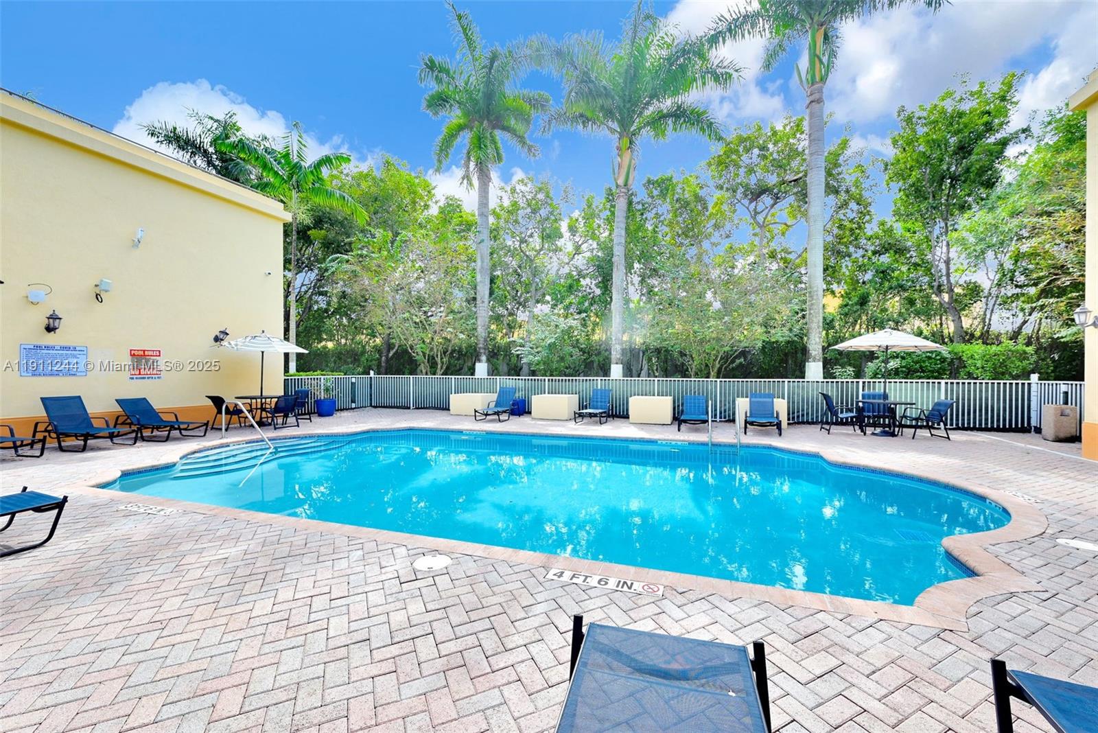 FONTAINBLEAU LAKES COURTY - Residential Lease