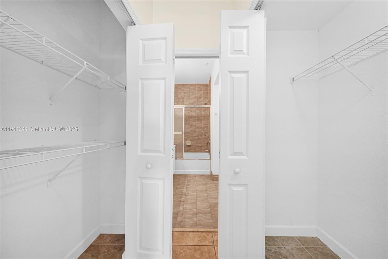 FONTAINBLEAU LAKES COURTY - Residential Lease