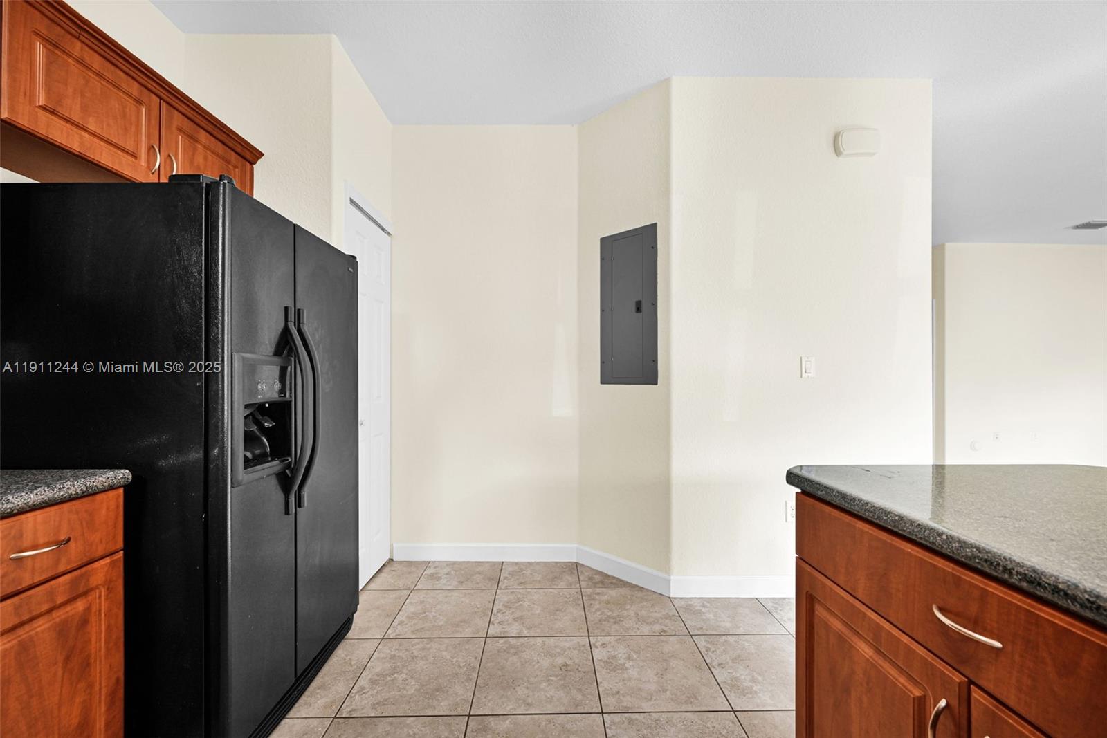 FONTAINBLEAU LAKES COURTY - Residential Lease