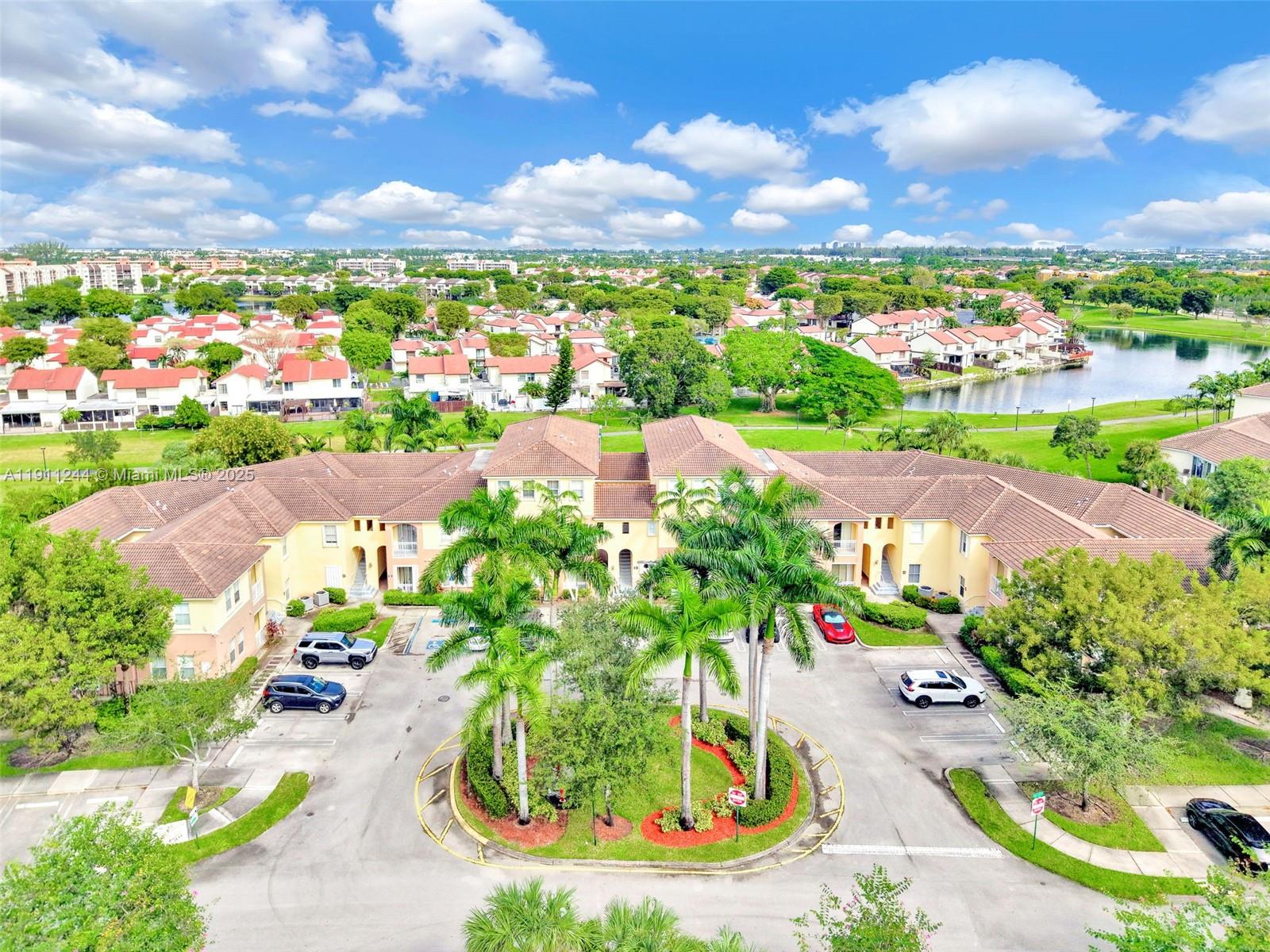 FONTAINBLEAU LAKES COURTY - Residential Lease