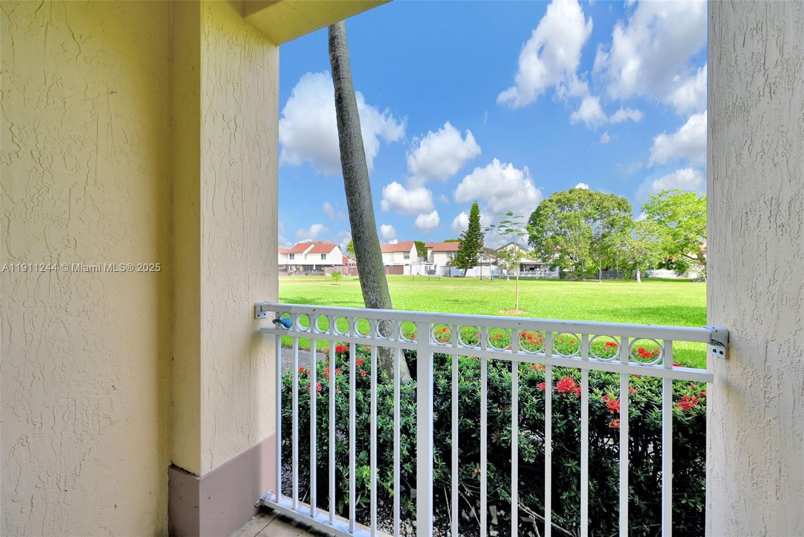 FONTAINBLEAU LAKES COURTY - Residential Lease