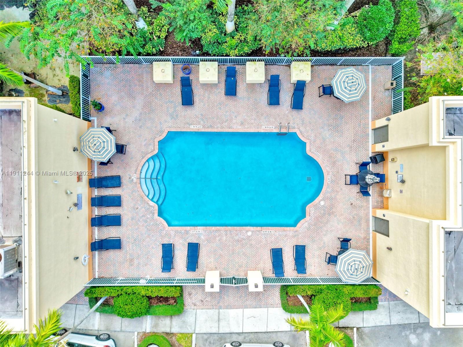 FONTAINBLEAU LAKES COURTY - Residential Lease