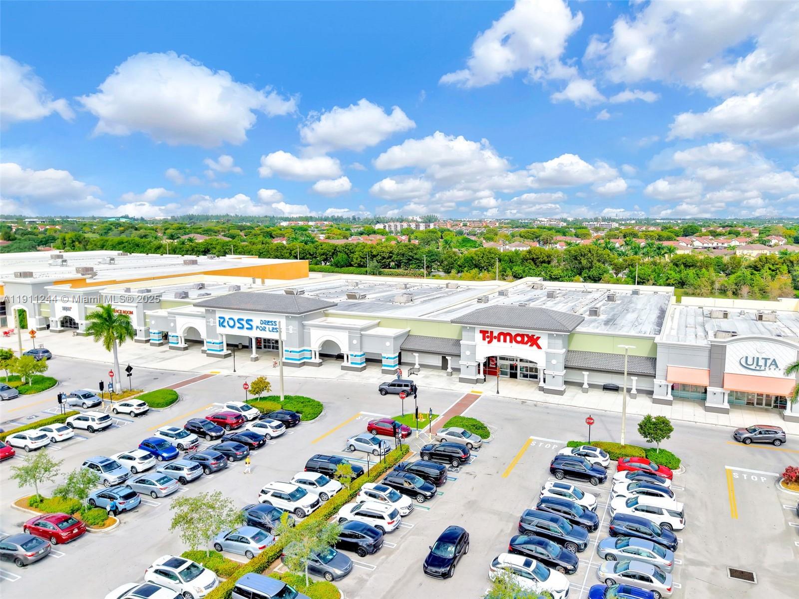 FONTAINBLEAU LAKES COURTY - Residential Lease