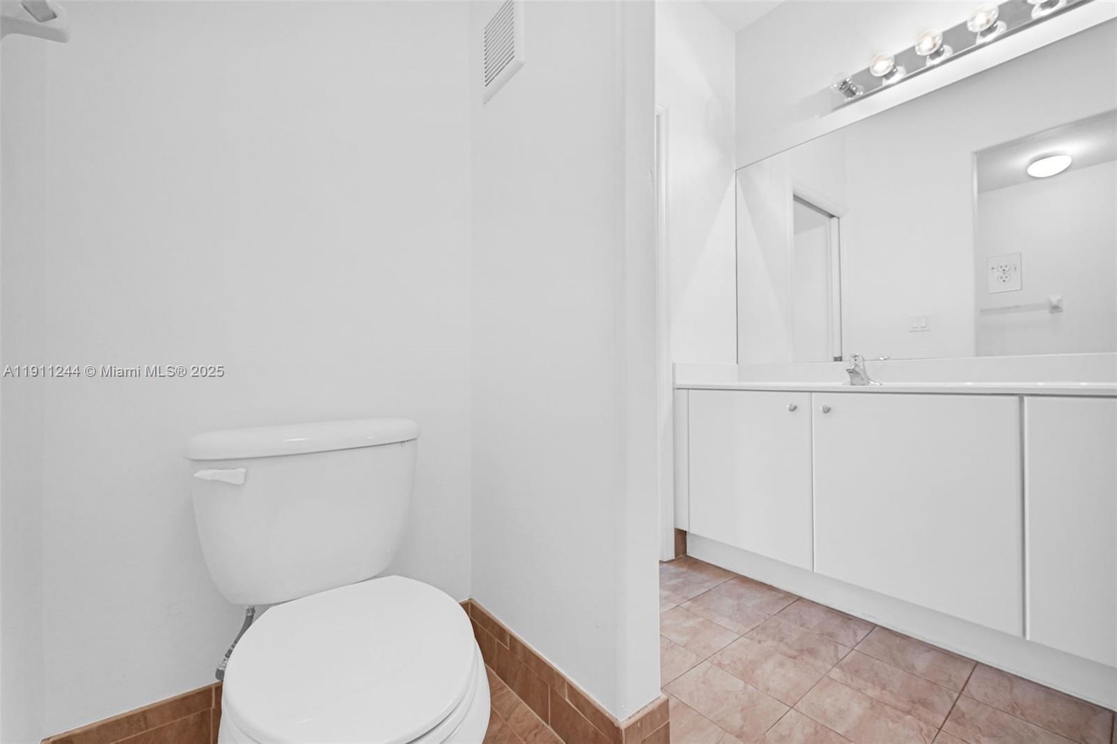 FONTAINBLEAU LAKES COURTY - Residential Lease