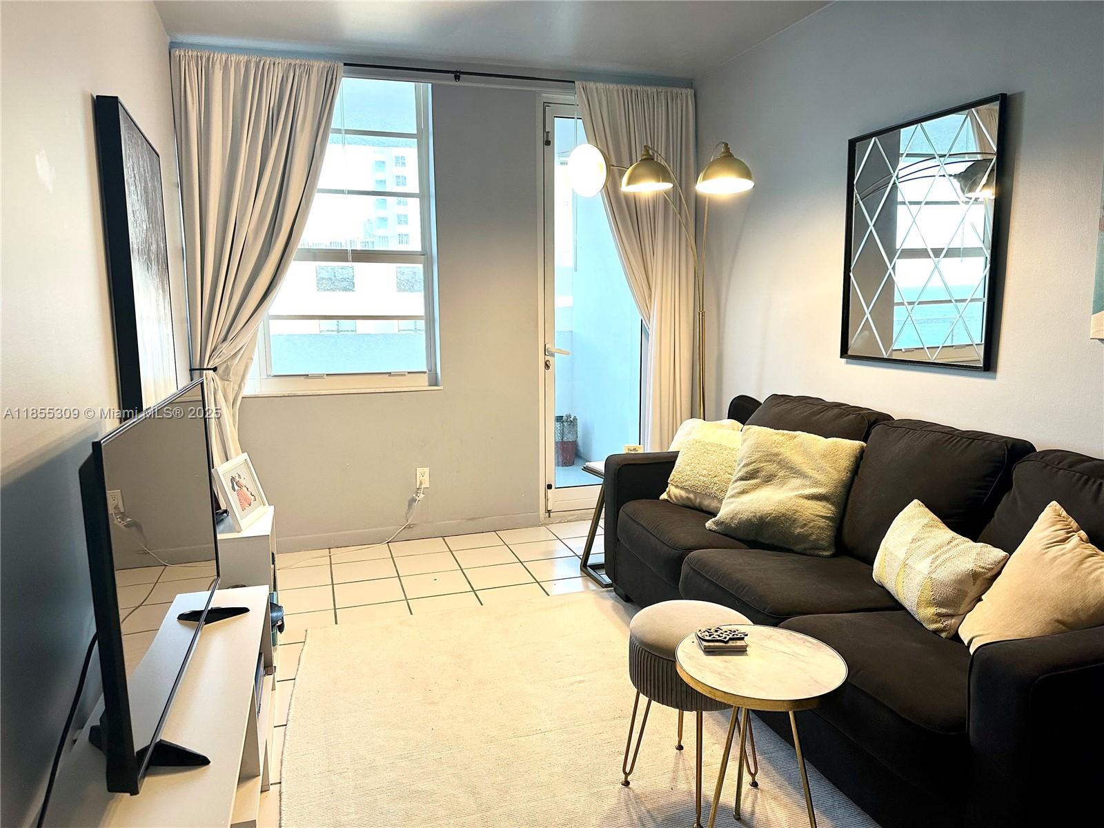 THE DECOPLAGE CONDO - Residential Lease