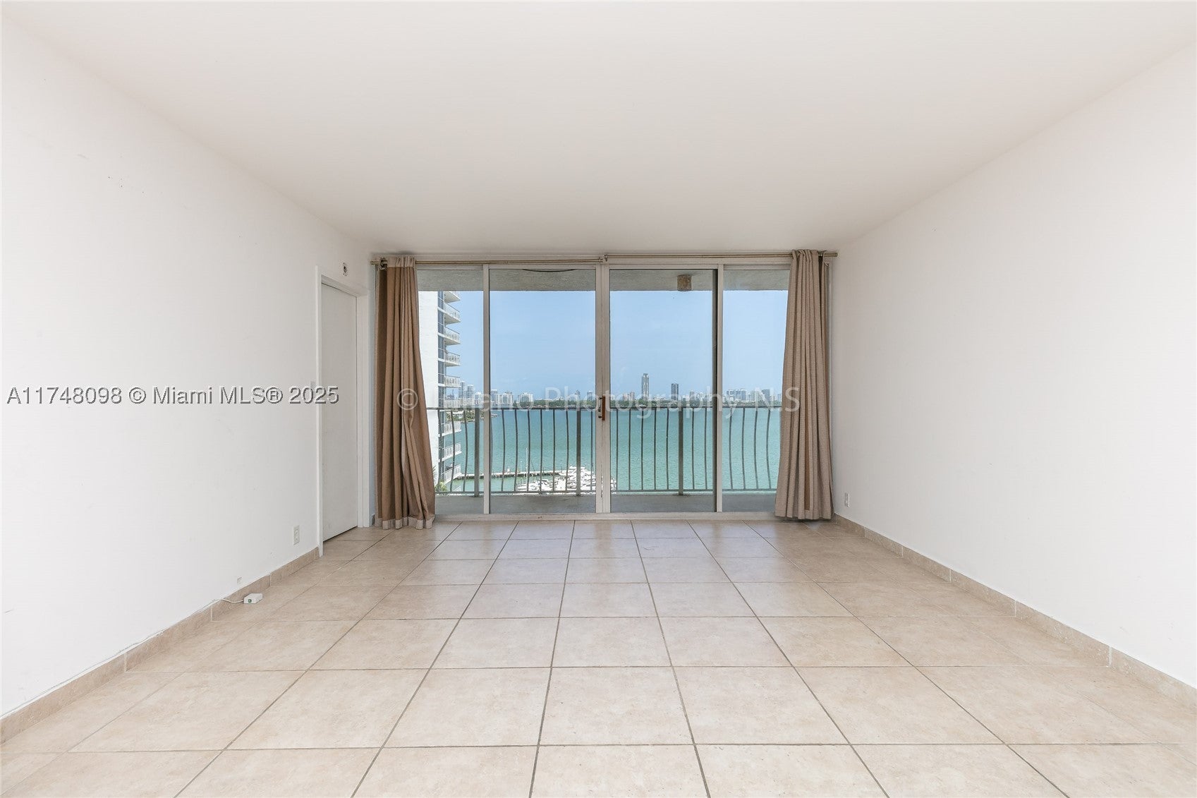 7601 E Treasure Dr 1108