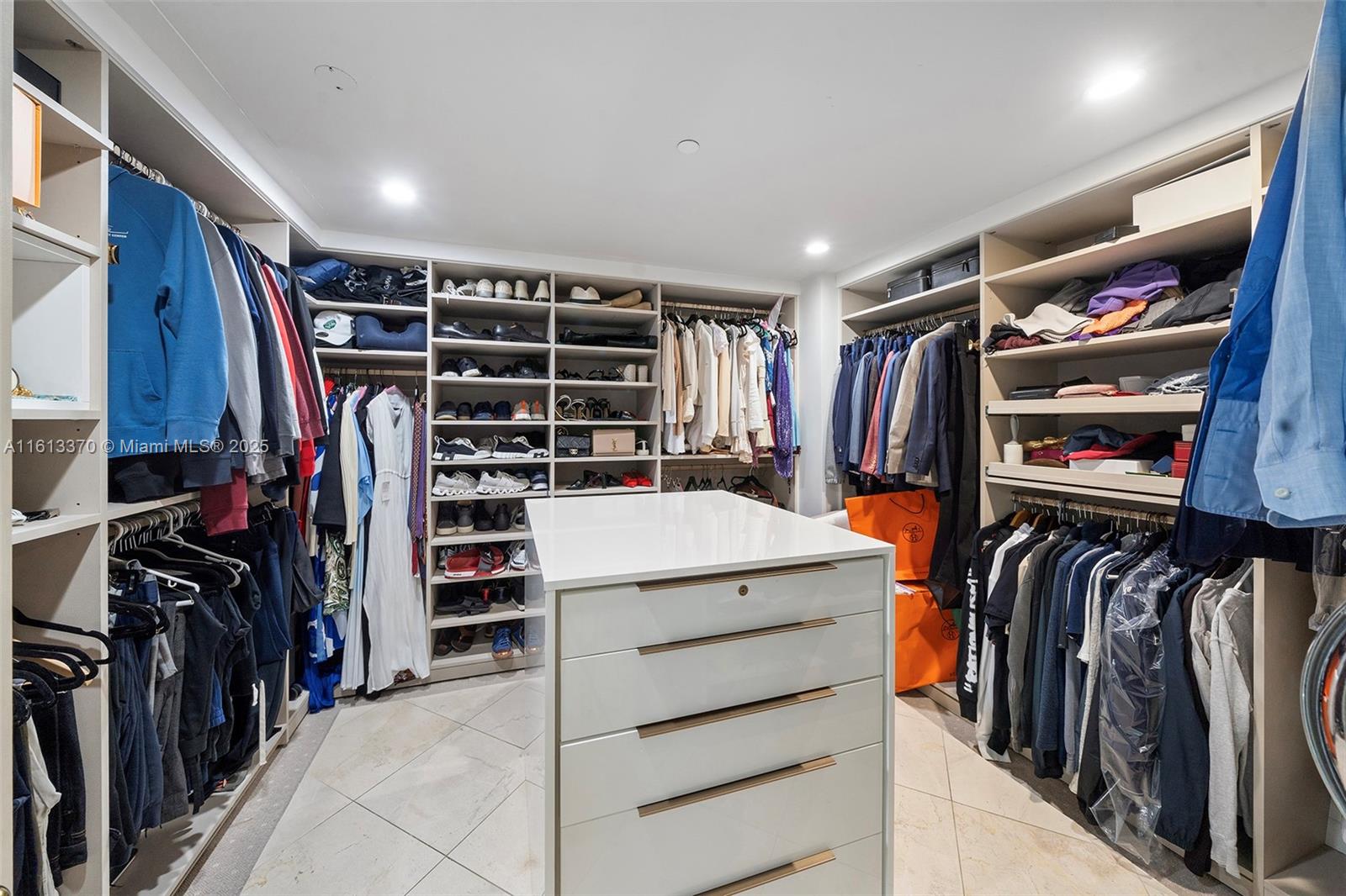SANTA MARIA CONDO - Residential
