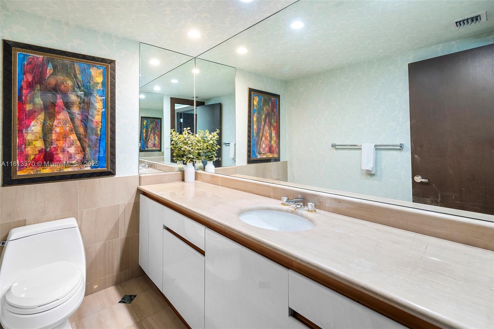 SANTA MARIA CONDO - Residential