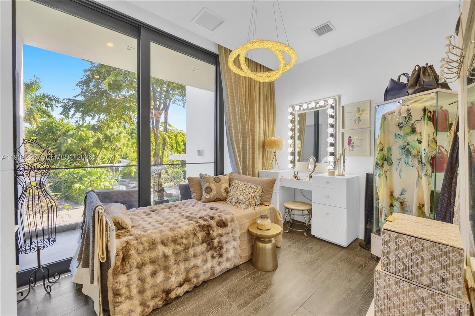 FOUR-WAY LODGE ESTATES - Residential