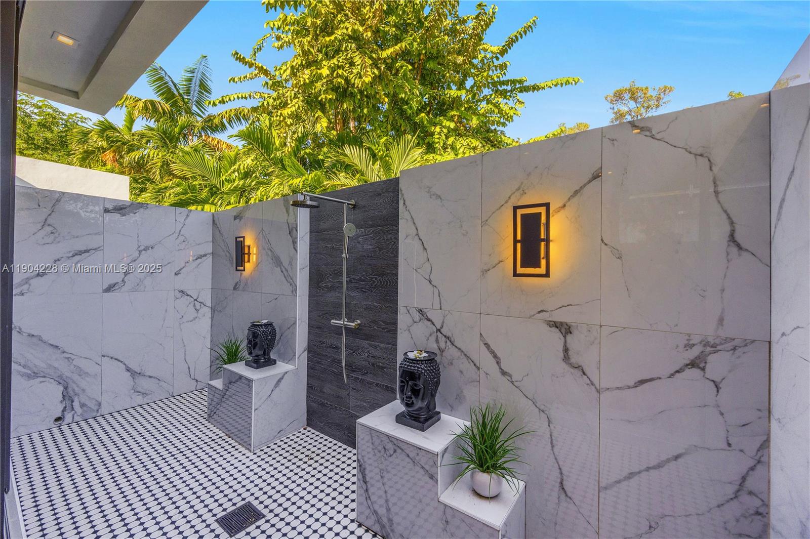 FOUR-WAY LODGE ESTATES - Residential