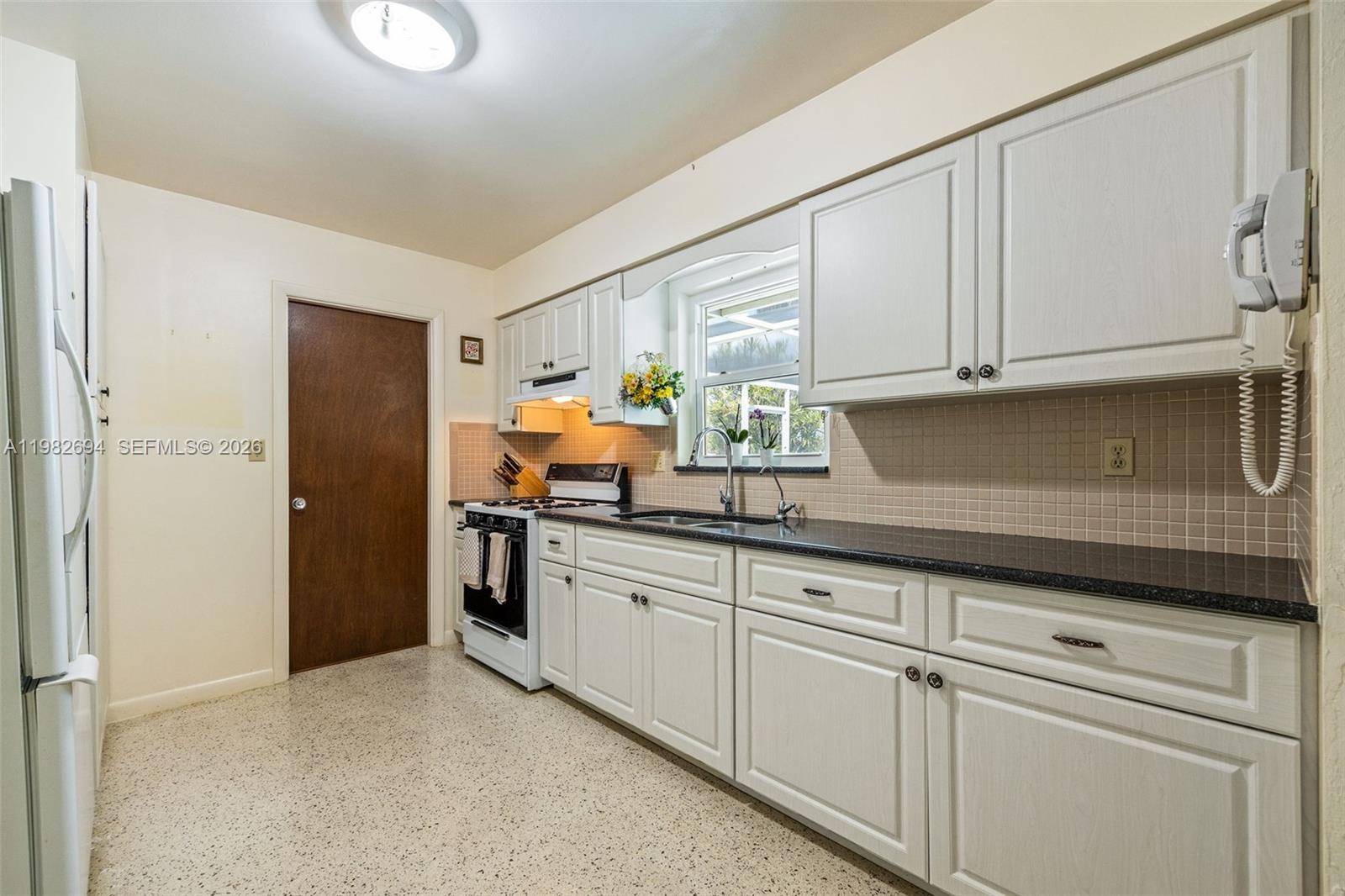 WILLOW LAKE - Residential