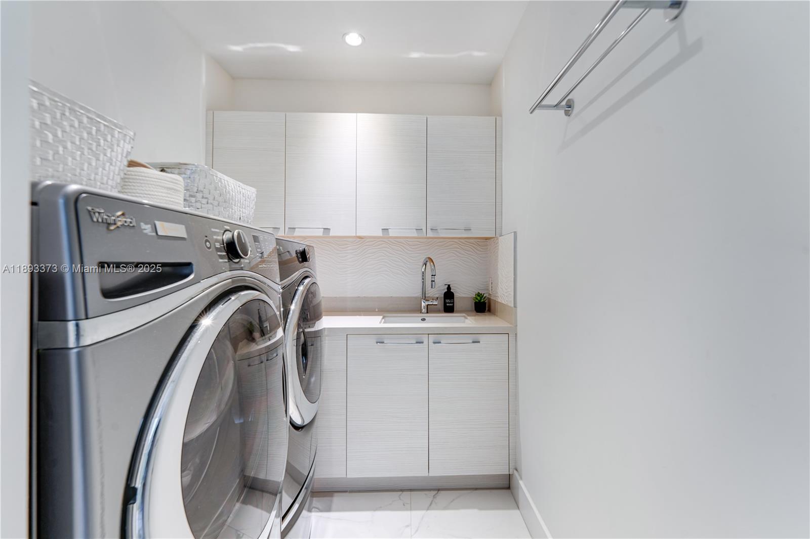 SILVER SHORES UNIT - Residential