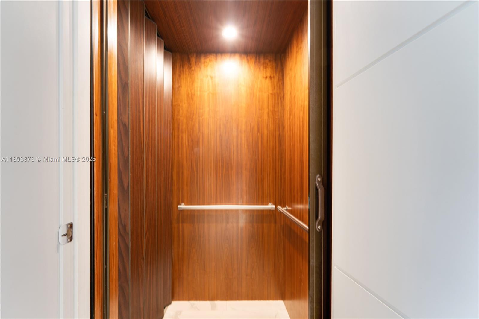 SILVER SHORES UNIT - Residential