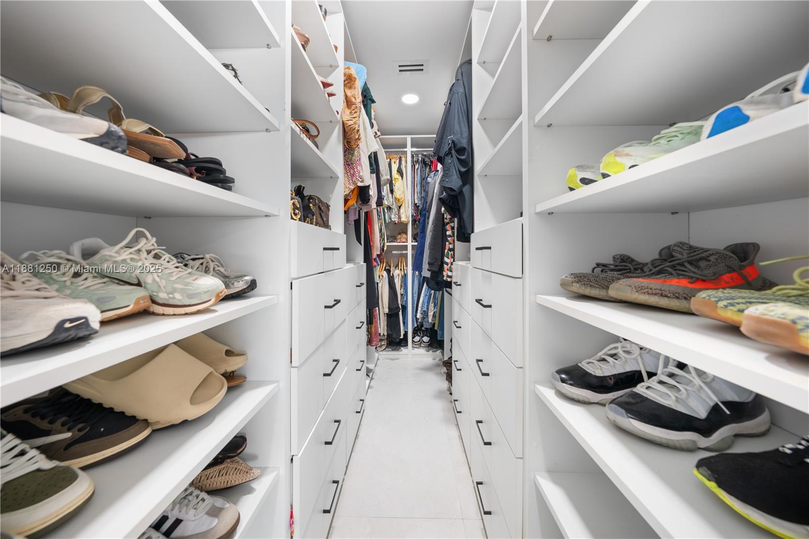 BLUE ROOM ESTATES - Residential