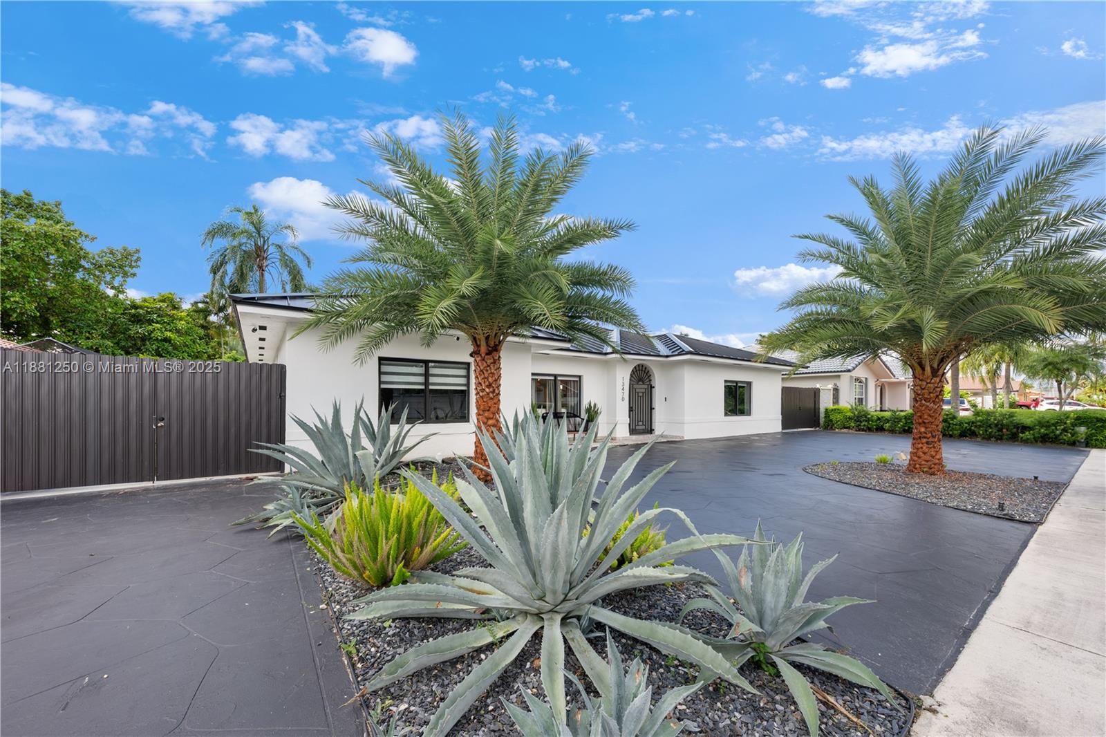 BLUE ROOM ESTATES - Residential