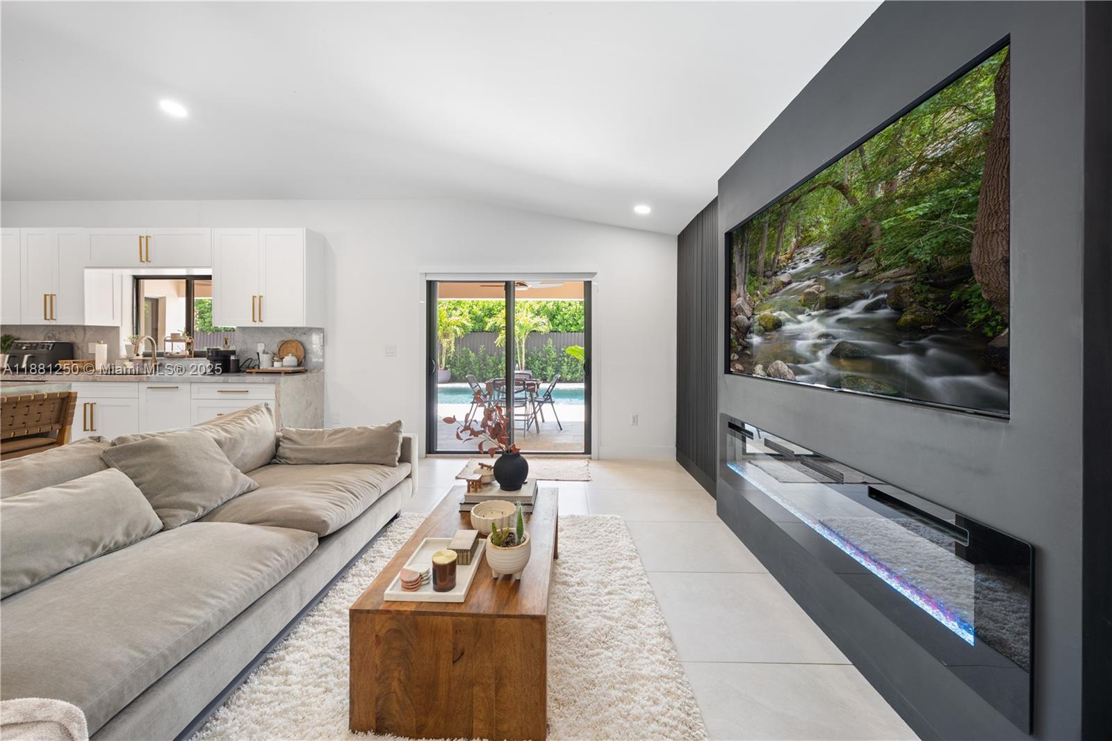 BLUE ROOM ESTATES - Residential