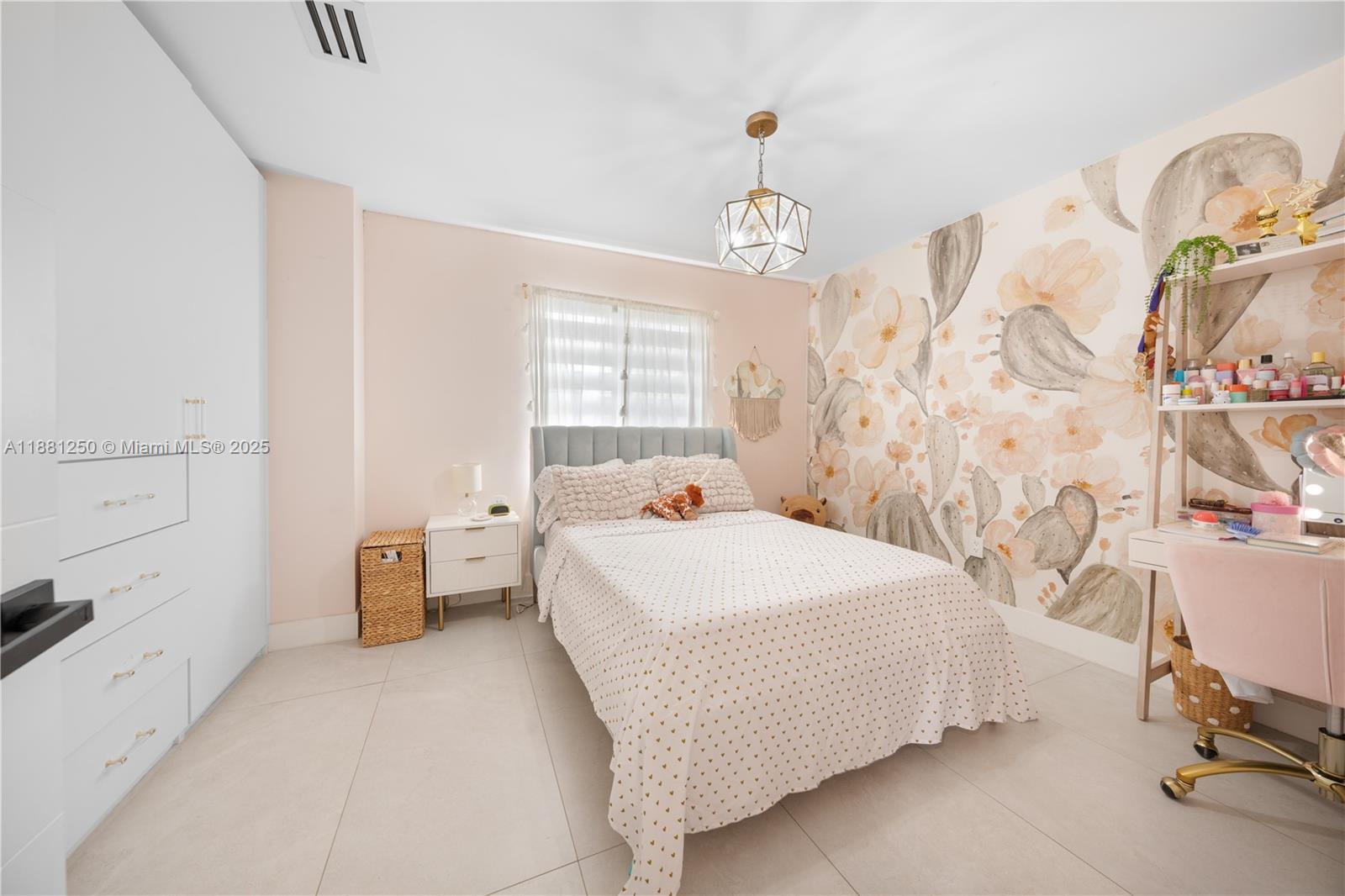 BLUE ROOM ESTATES - Residential