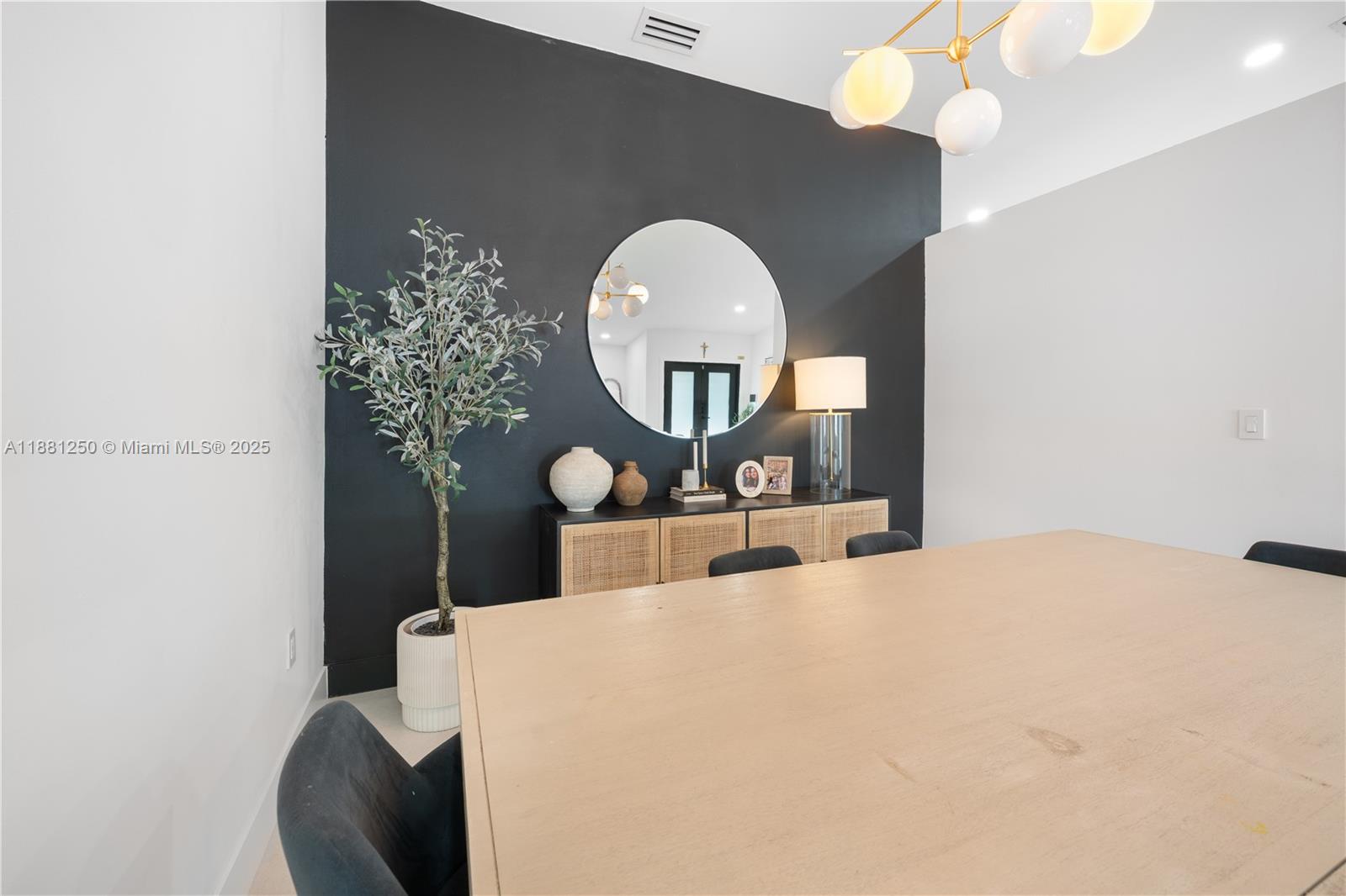 BLUE ROOM ESTATES - Residential