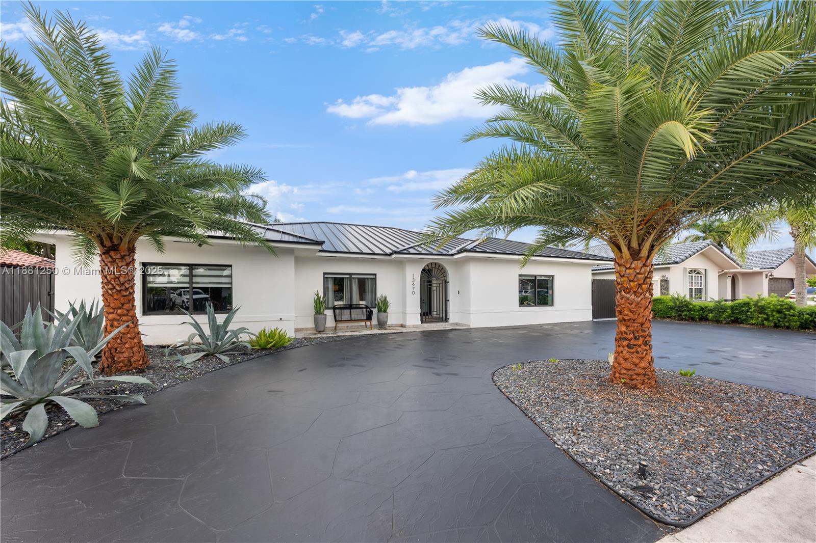 BLUE ROOM ESTATES - Residential