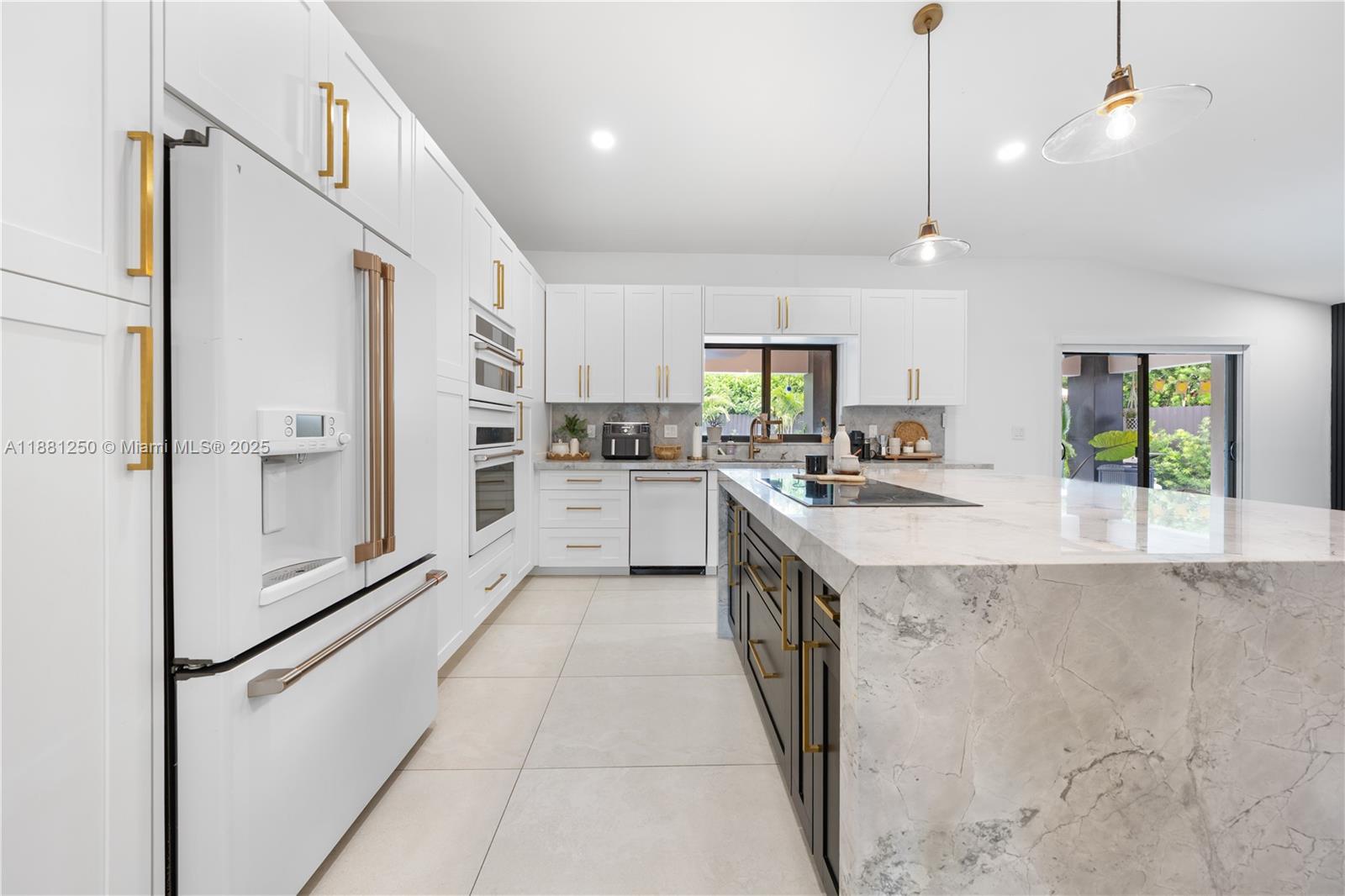 BLUE ROOM ESTATES - Residential